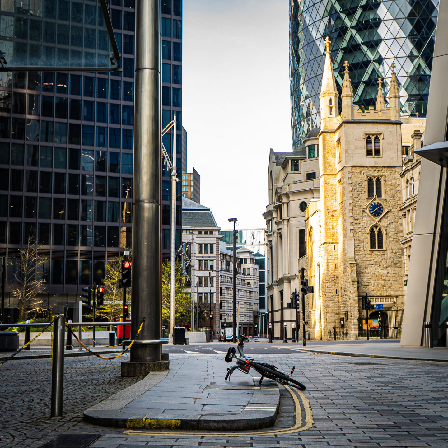 Deserted streets around the Gherkin during rush hour, London, May. © Richard Lawrence